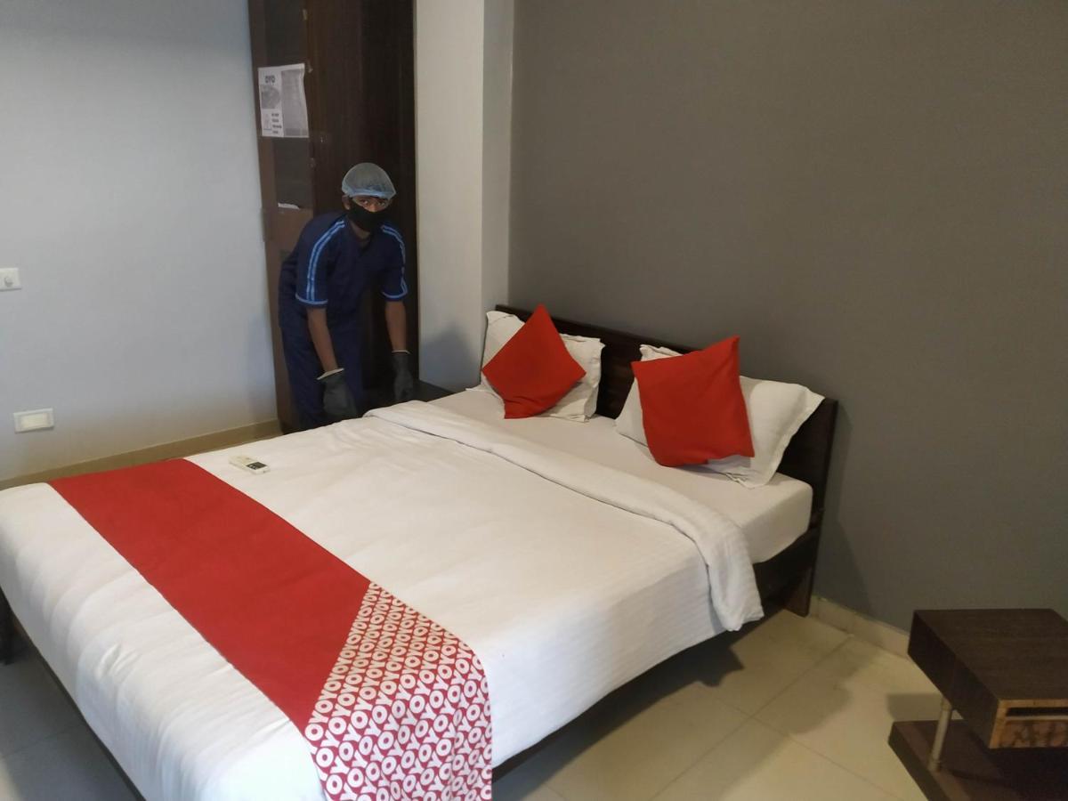 โอโย 47564 โฮเต็ล กัลลอป Hotel Sarkhej ภายนอก รูปภาพ