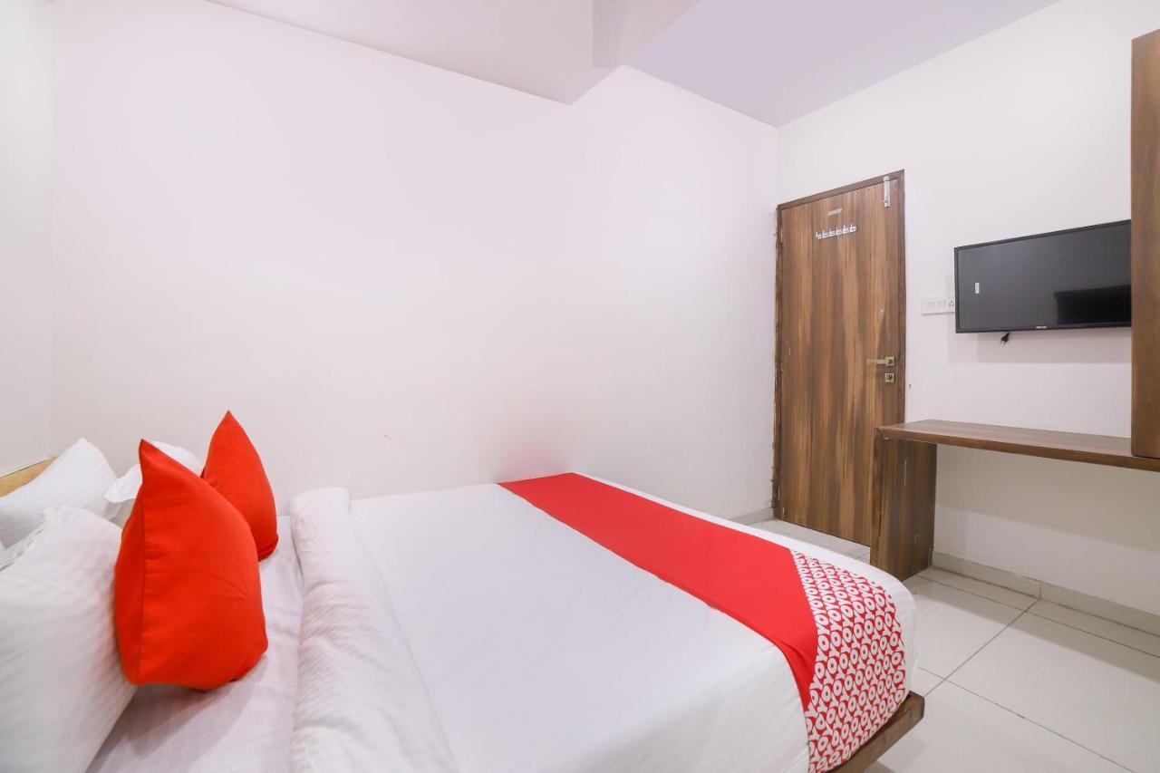 โอโย 47564 โฮเต็ล กัลลอป Hotel Sarkhej ภายนอก รูปภาพ